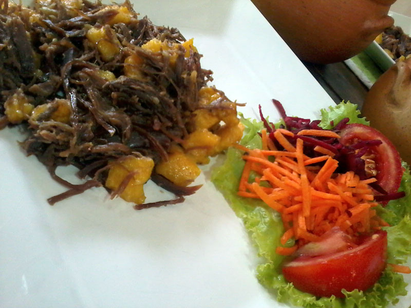 Carne de sol com banana da terra