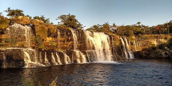 cidades perto de BH: cachoeira grande na Serra do Cipó