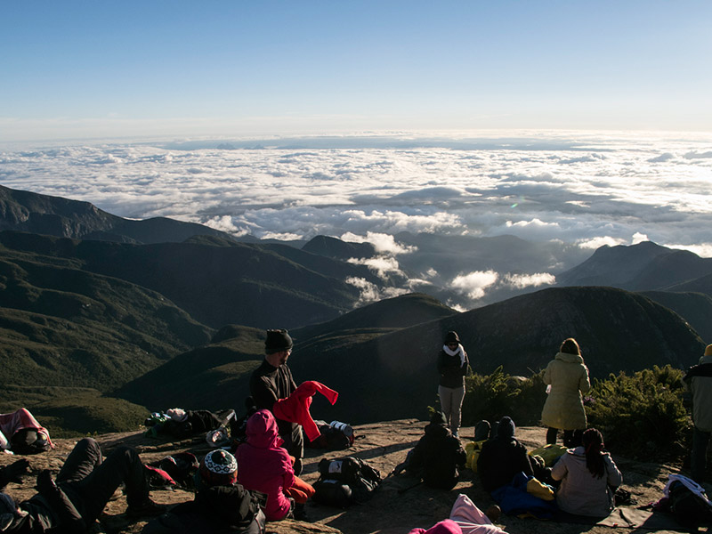 Vista do Pico da Bandeira no nascer do sol