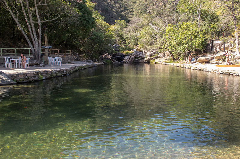piscina natural na cachoeira véu da noiva, na serra do cipo